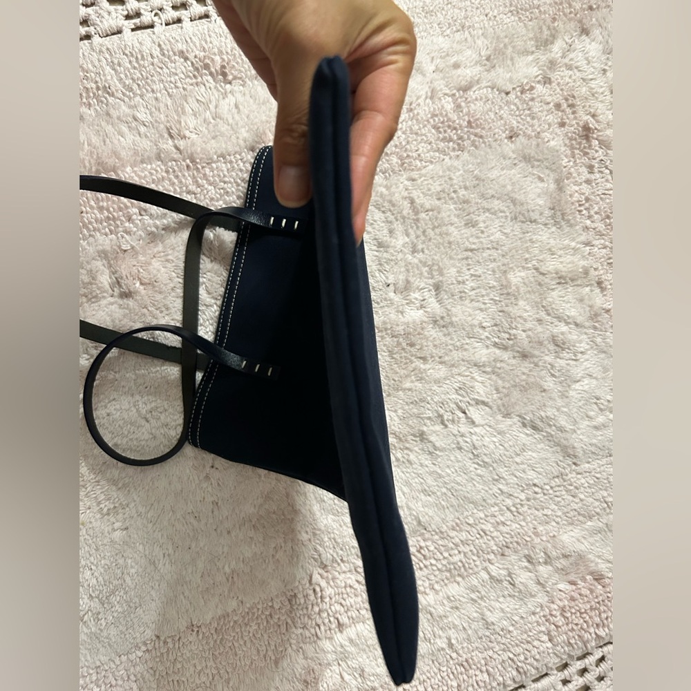 🚨Fendi Leather/Canvass Tote Bag 🚨host picked item - Picture 6 of 9
